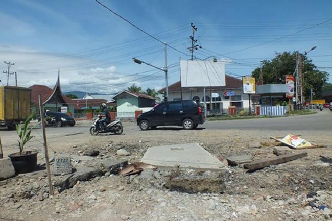 Reaksi Dinas PUPR Kota; Jalan Di Pekanbaru Bekas Galian IPAL Masih Rusak