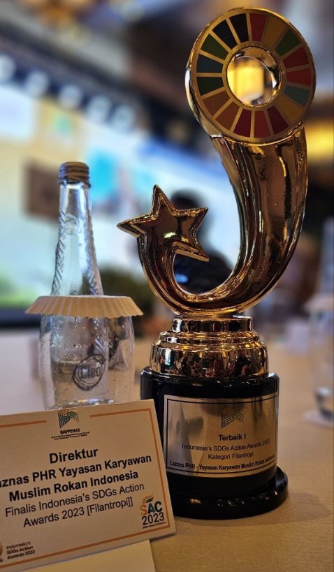 Laznas PHR Raih Penghargaan Terbaik I Indonesia SDGs Action Awards 2023