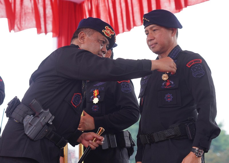 Kasad Jenderal TNI Agus Subiyanto Diangkat Jadi Warga Kehormatan Utama Korps Brimob