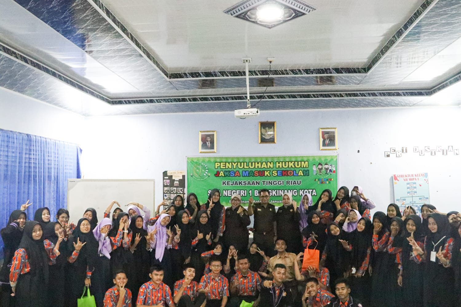 Jaksa Masuk Sekolah, Kejati Riau Beri Penyuluhan Hukum di SMAN 1 Bangkinang 