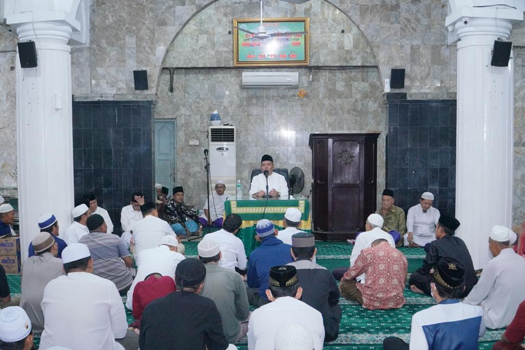 Pj Bupati H. Kamsol Shalat Taraweh Pertama di Masjid Raya Muhammadiyah Bangkinang