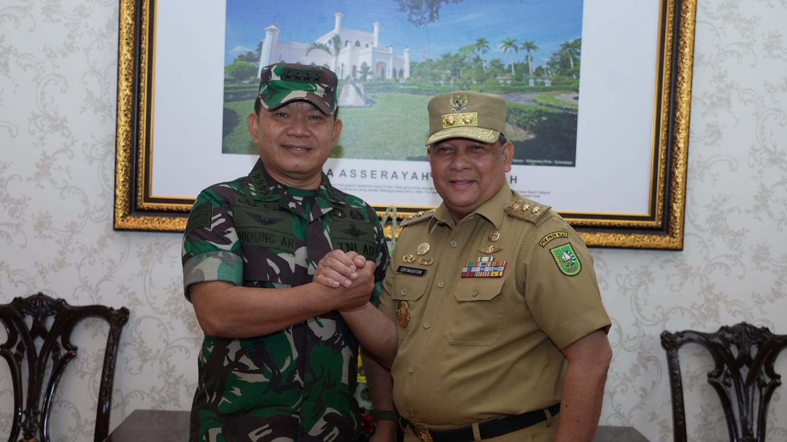 Kunker ke Pekanbaru, Kasad Jenderal TNI Dr. Dudung Jumpa Senior TNI AD