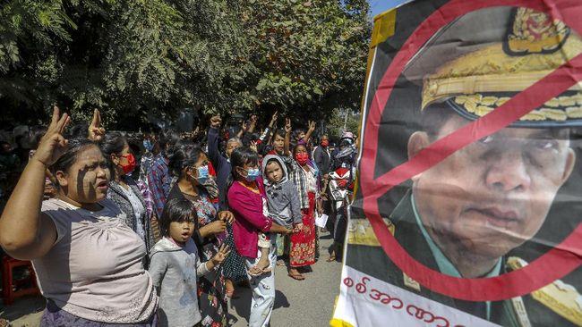 usai 9 orang Demonstran Tewas, Warga Myanmar Kembali Turun ke Jalan 