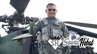 Ukir Sejarah! Dudung Abdurachman, Kasad Pertama Terbangkan Helikopter Serang AH-64E Apache